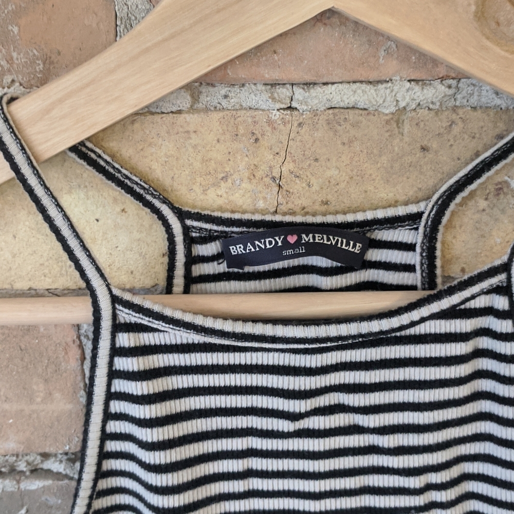 Brandy Melville Crop Top - Picture 2 of 6